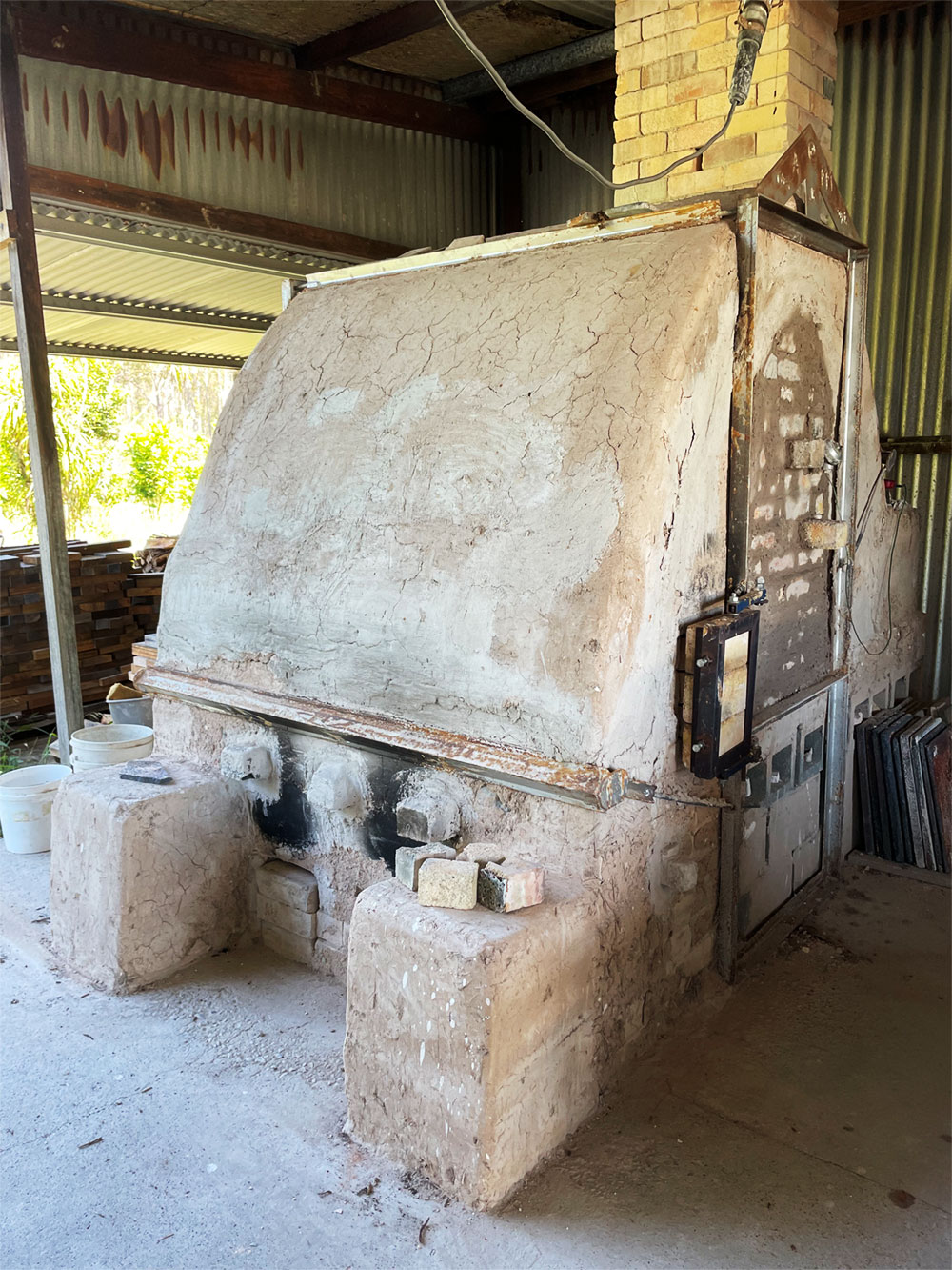 Jann Kesby's downdraft catenary arch kiln